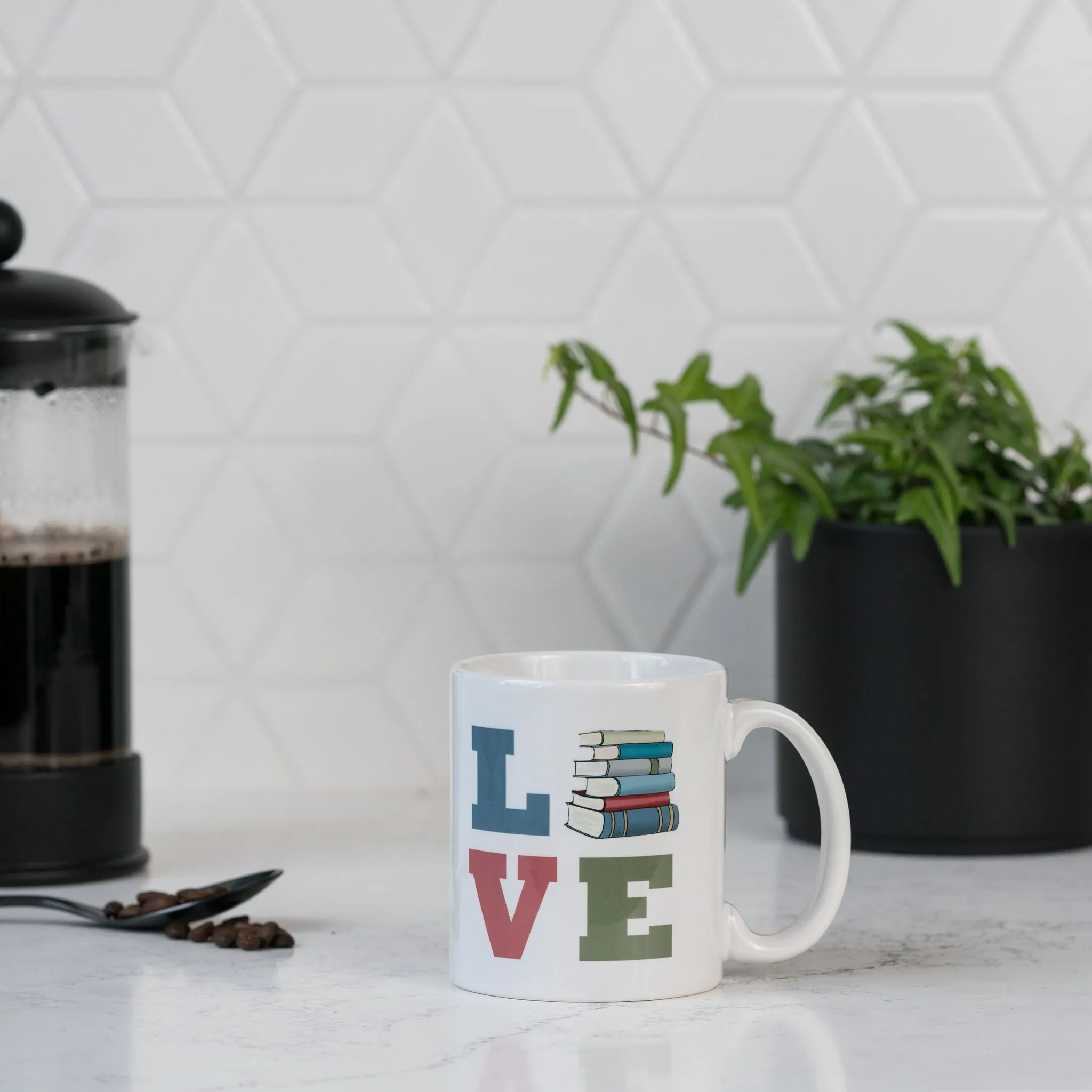 Love Books 11 ounce Ceramic Mug