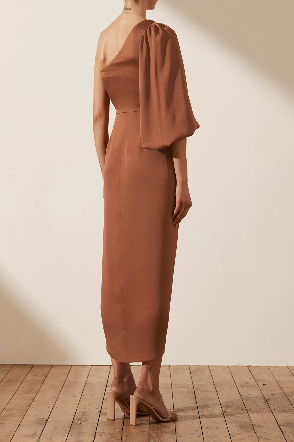 LUXE TIE FRONT ONE SHOULDER DRESS - MOCHA