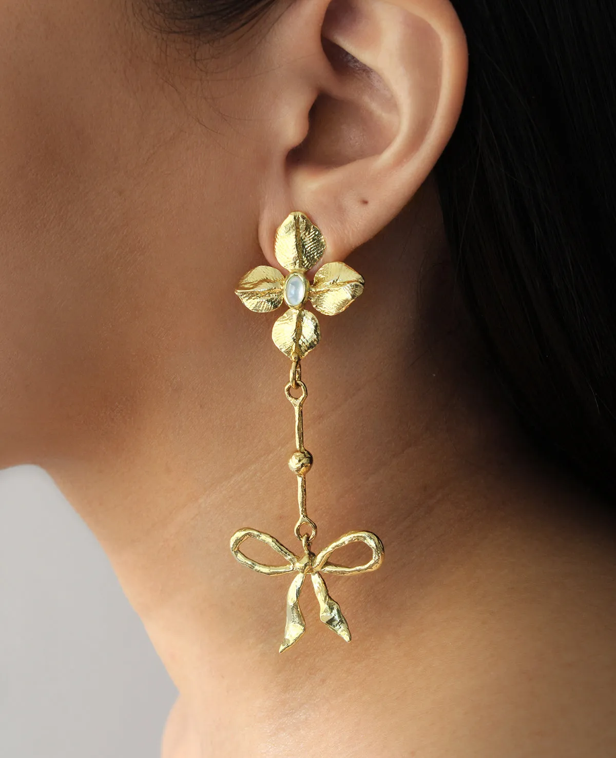 WILLOW BOW // golden earrings